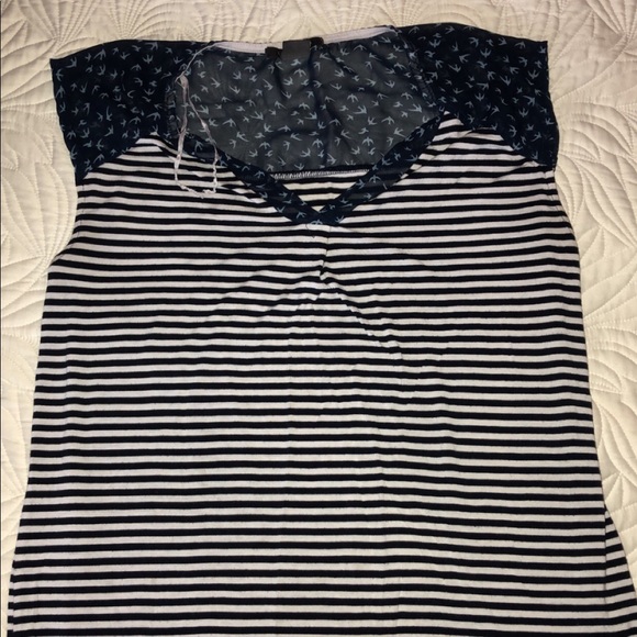 Shirts and dresses - Picture 5 of 8